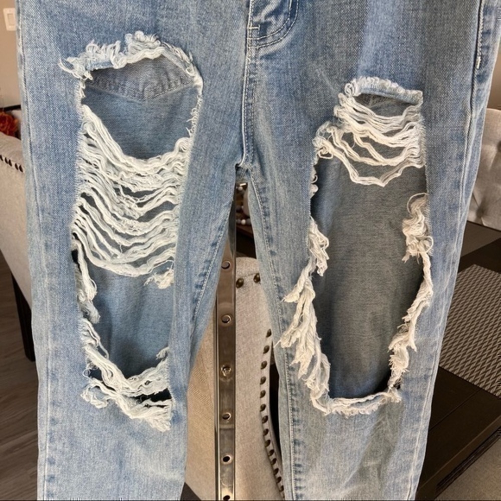 ๐ Adika mom boyfriend distressed ripped jeans ๐ medium - Picture 4 of 13